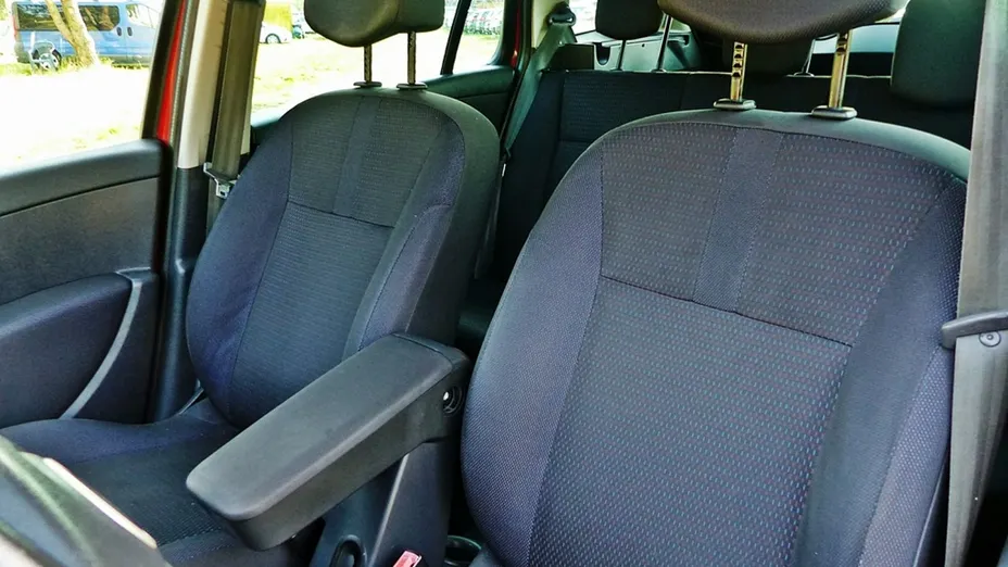 RENAULT Clio -