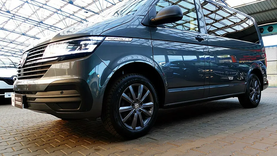 VOLKSWAGEN Multivan -