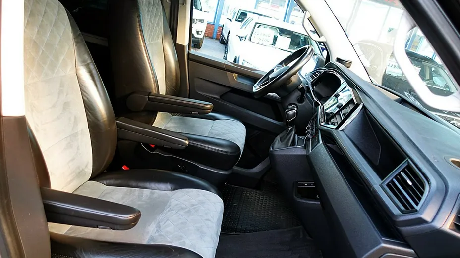 VOLKSWAGEN Multivan -