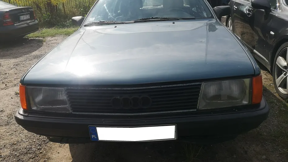 AUDI 100 -