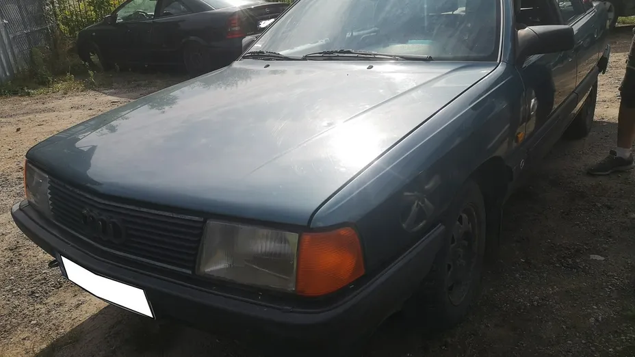 AUDI 100 -