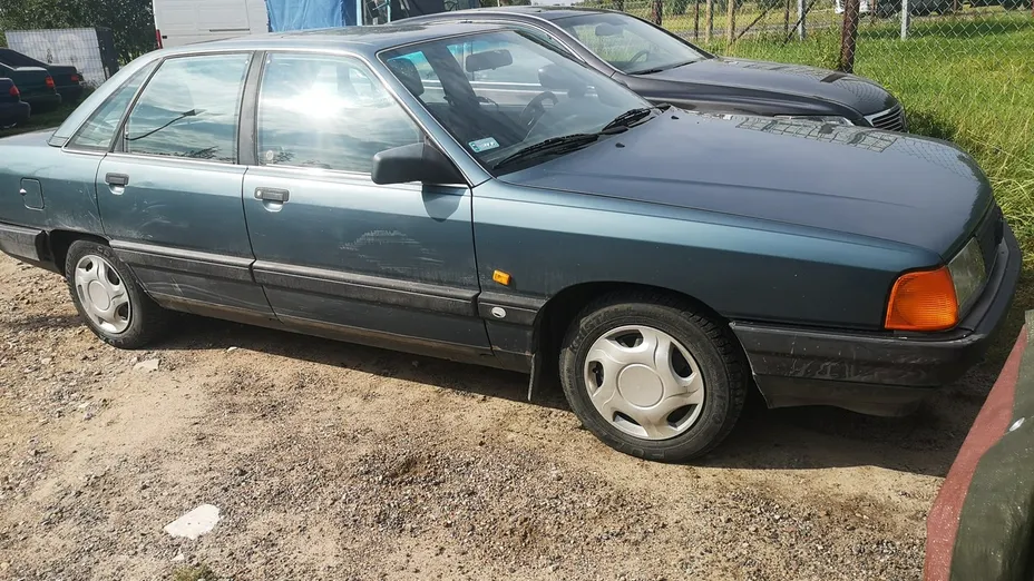 AUDI 100 -