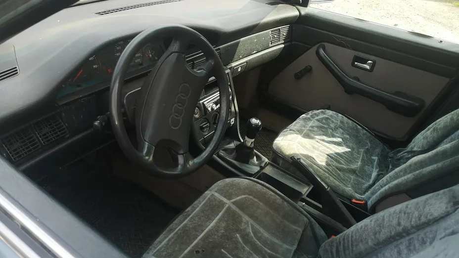AUDI 100 -