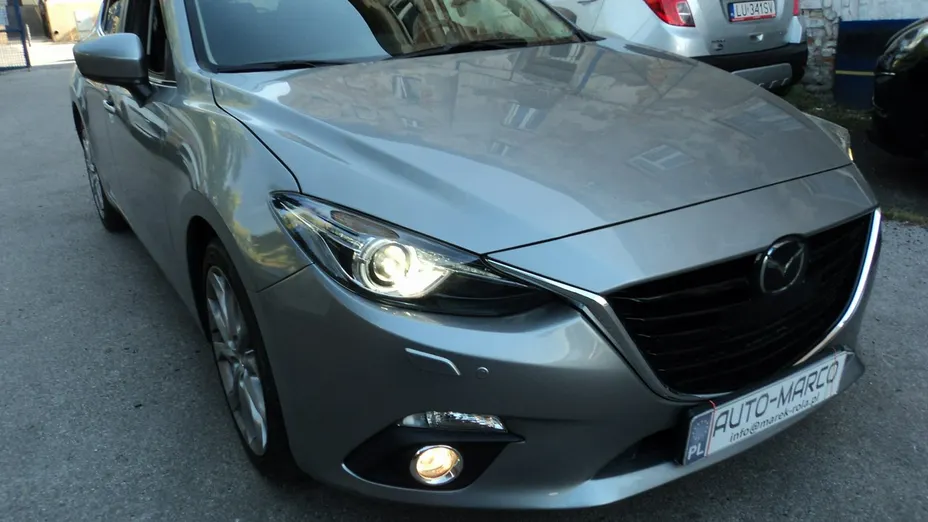 MAZDA 3 -