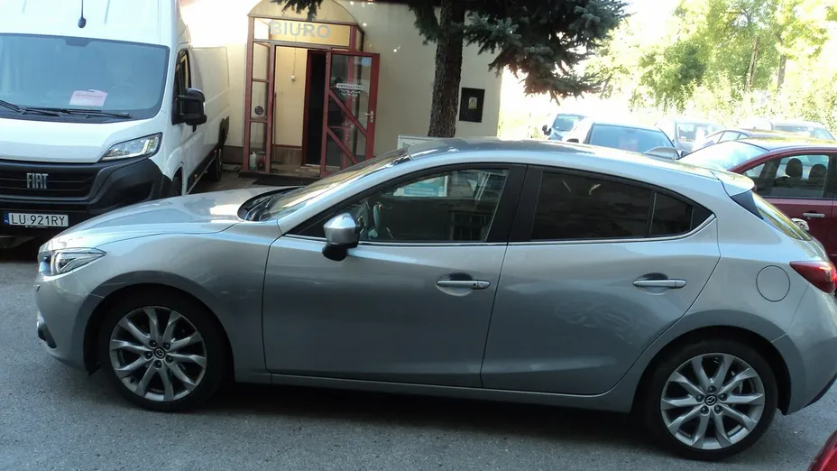 MAZDA 3 -