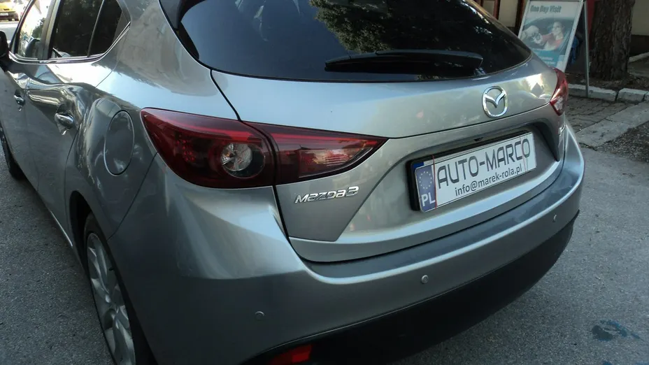 MAZDA 3 -