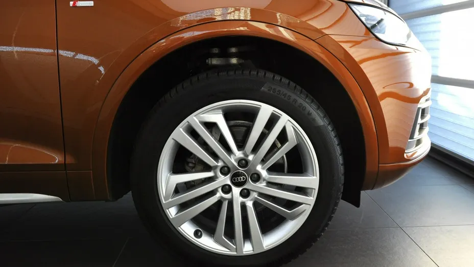 AUDI Q5 -