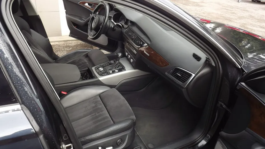 AUDI A6 -
