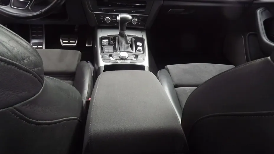 AUDI A6 -