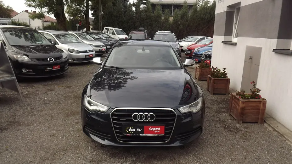 AUDI A6 -