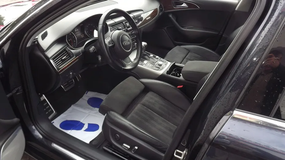 AUDI A6 -