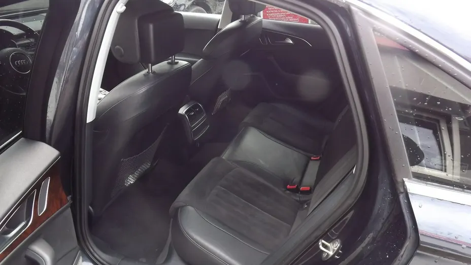 AUDI A6 -