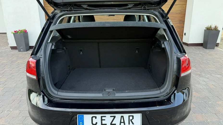 VOLKSWAGEN Golf -