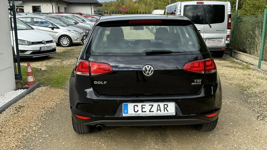 VOLKSWAGEN Golf -