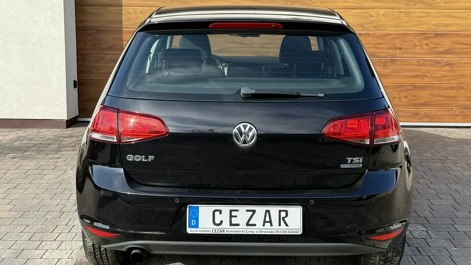 VOLKSWAGEN Golf -