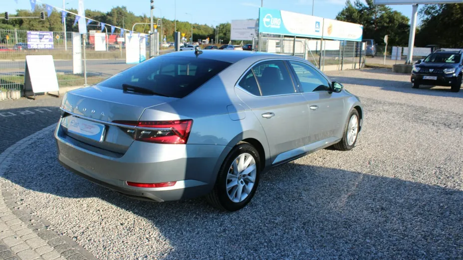 SKODA Superb -