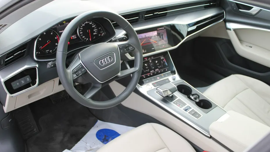 AUDI A6 -