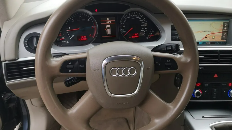 AUDI A6 -
