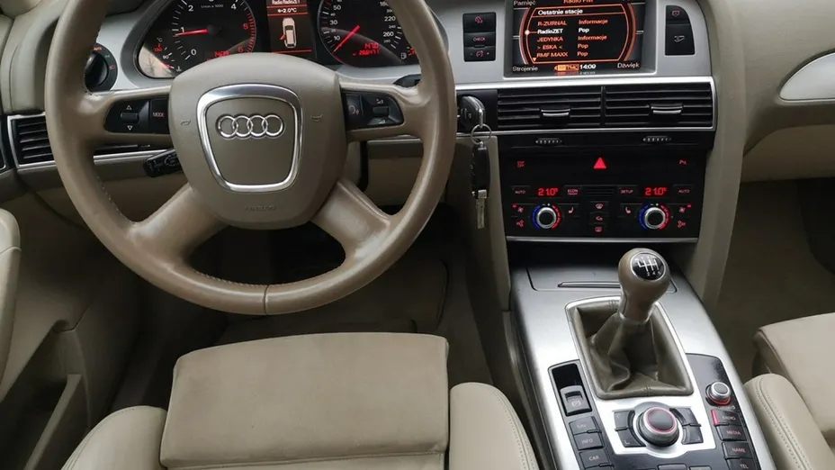 AUDI A6 -