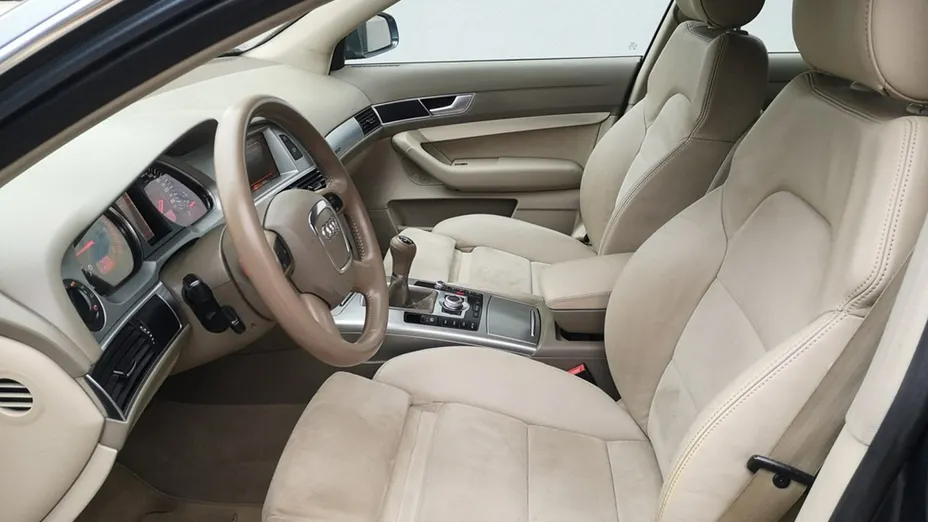 AUDI A6 -