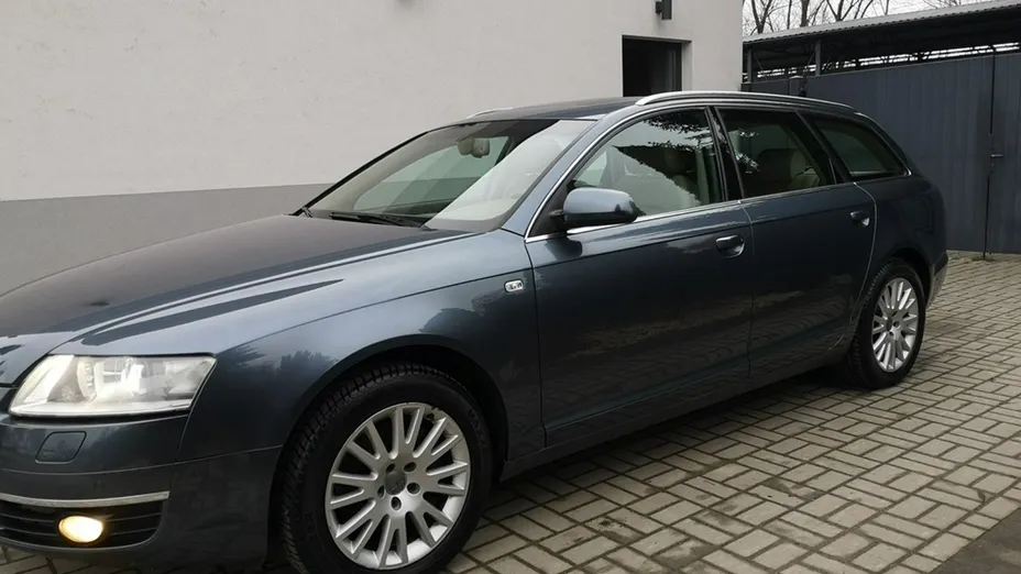 AUDI A6 -