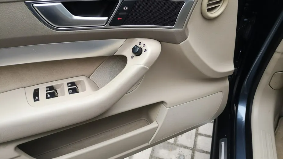 AUDI A6 -