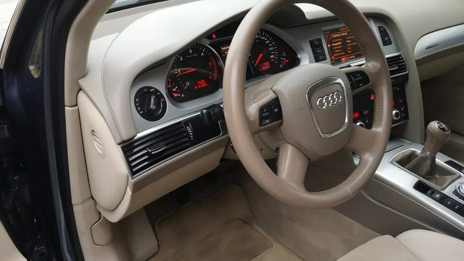 AUDI A6 -