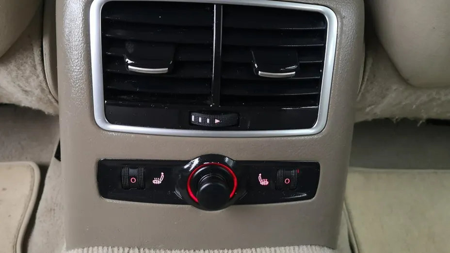 AUDI A6 -