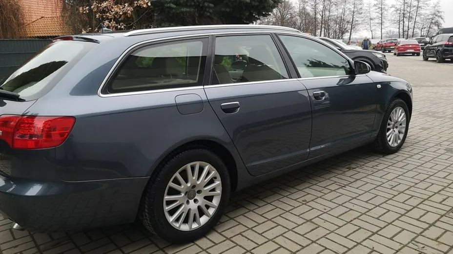 AUDI A6 -