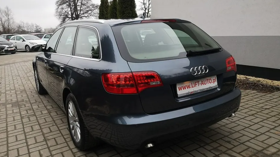 AUDI A6 -