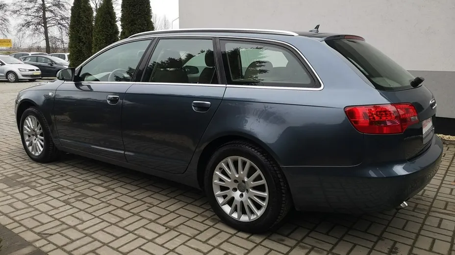 AUDI A6 -