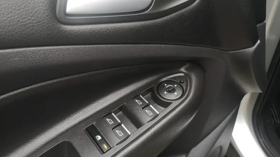 FORD Kuga -