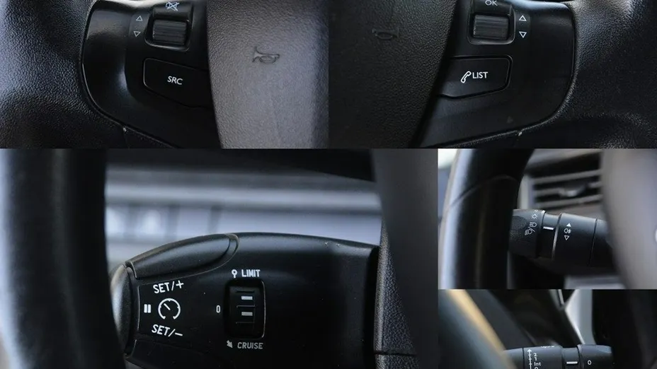 PEUGEOT 208 -