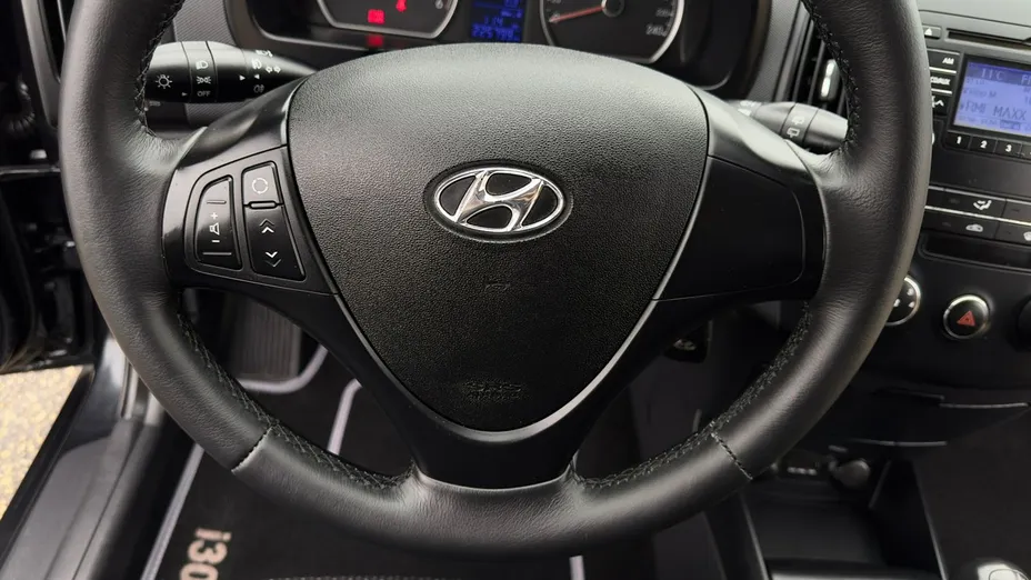 HYUNDAI i30 -