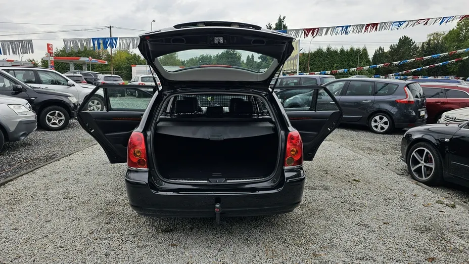TOYOTA Avensis -