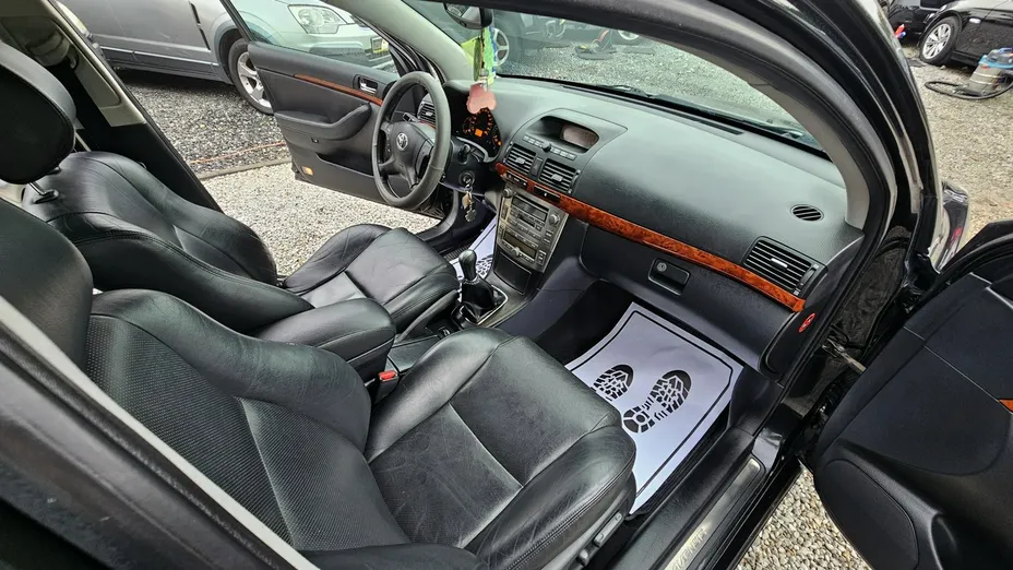 TOYOTA Avensis -