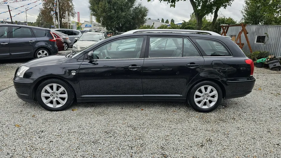 TOYOTA Avensis -