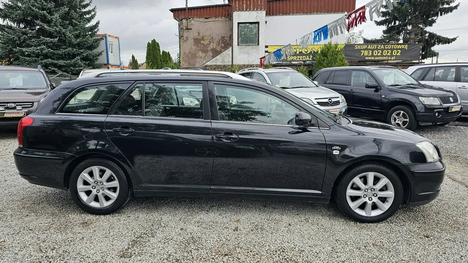 TOYOTA Avensis -