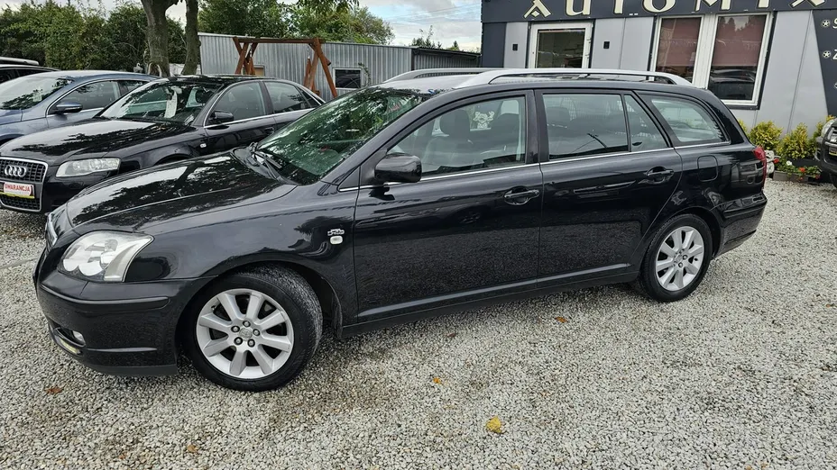 TOYOTA Avensis -