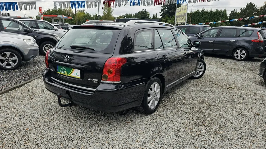 TOYOTA Avensis -