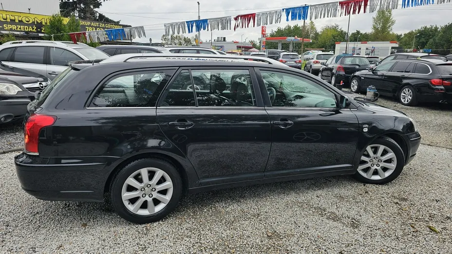 TOYOTA Avensis -