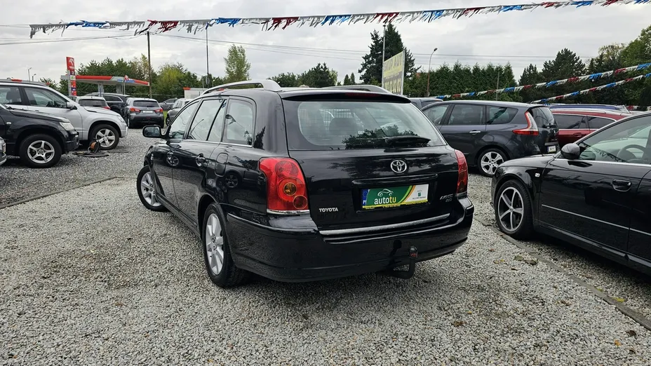 TOYOTA Avensis -