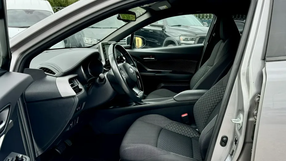 TOYOTA C-HR -