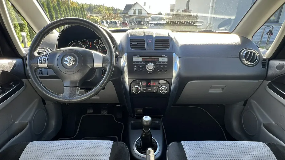SUZUKI SX4 -