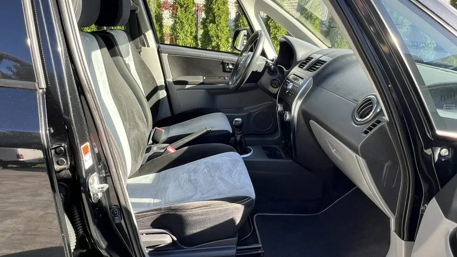SUZUKI SX4 -