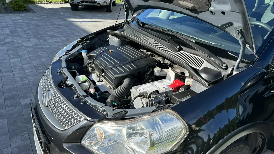 SUZUKI SX4 -