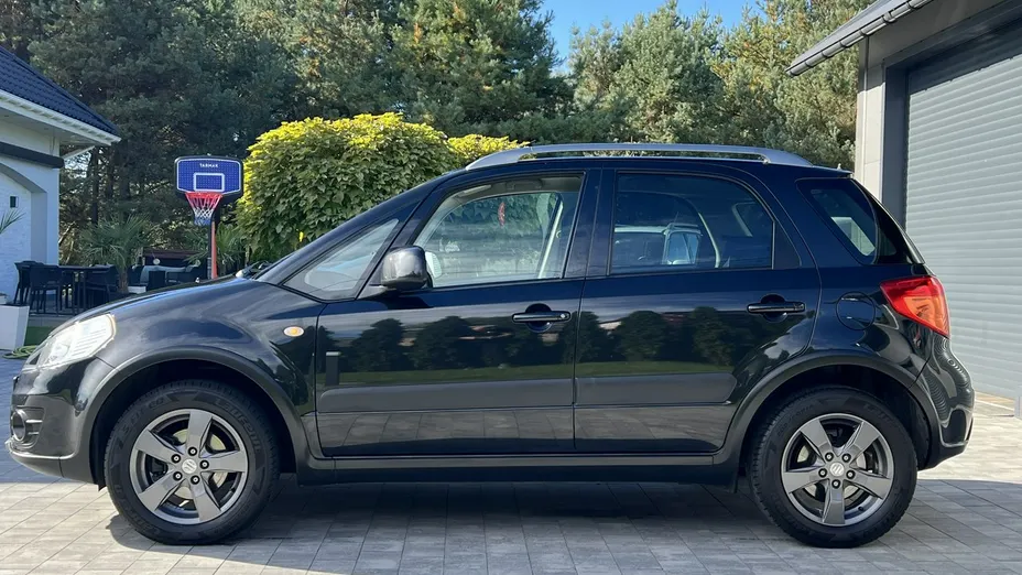 SUZUKI SX4 -