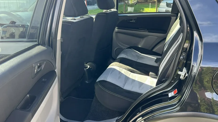 SUZUKI SX4 -
