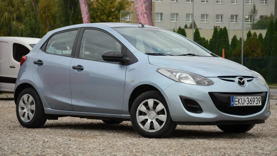 MAZDA 2 -