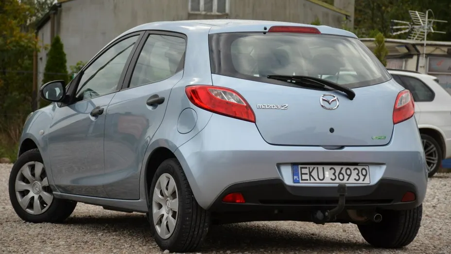 MAZDA 2 -